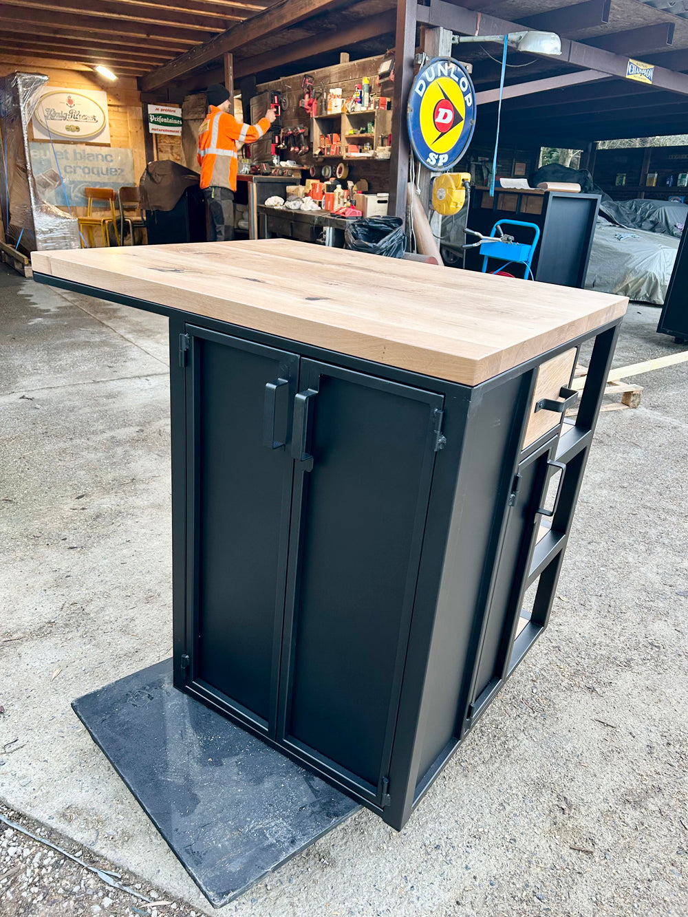 Ilot central design industriel Réf 4428 Prix de base 1750€