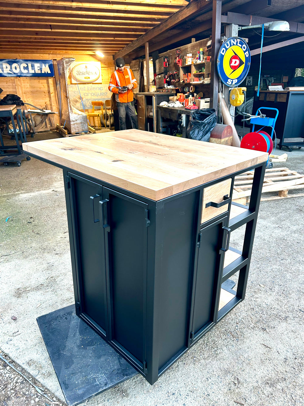 Ilot central design industriel Réf 4428 Prix de base 1750€