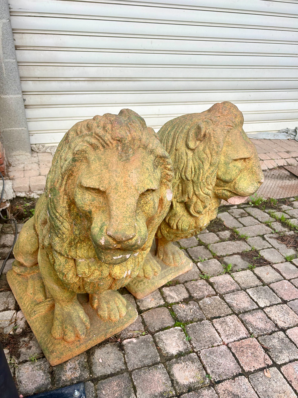 Imposant Lion en pierre reconstitué Réf 4340