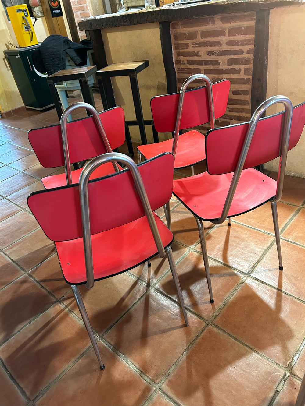 Lot de 4 chaises +table Formica rouge vintage réf 4145