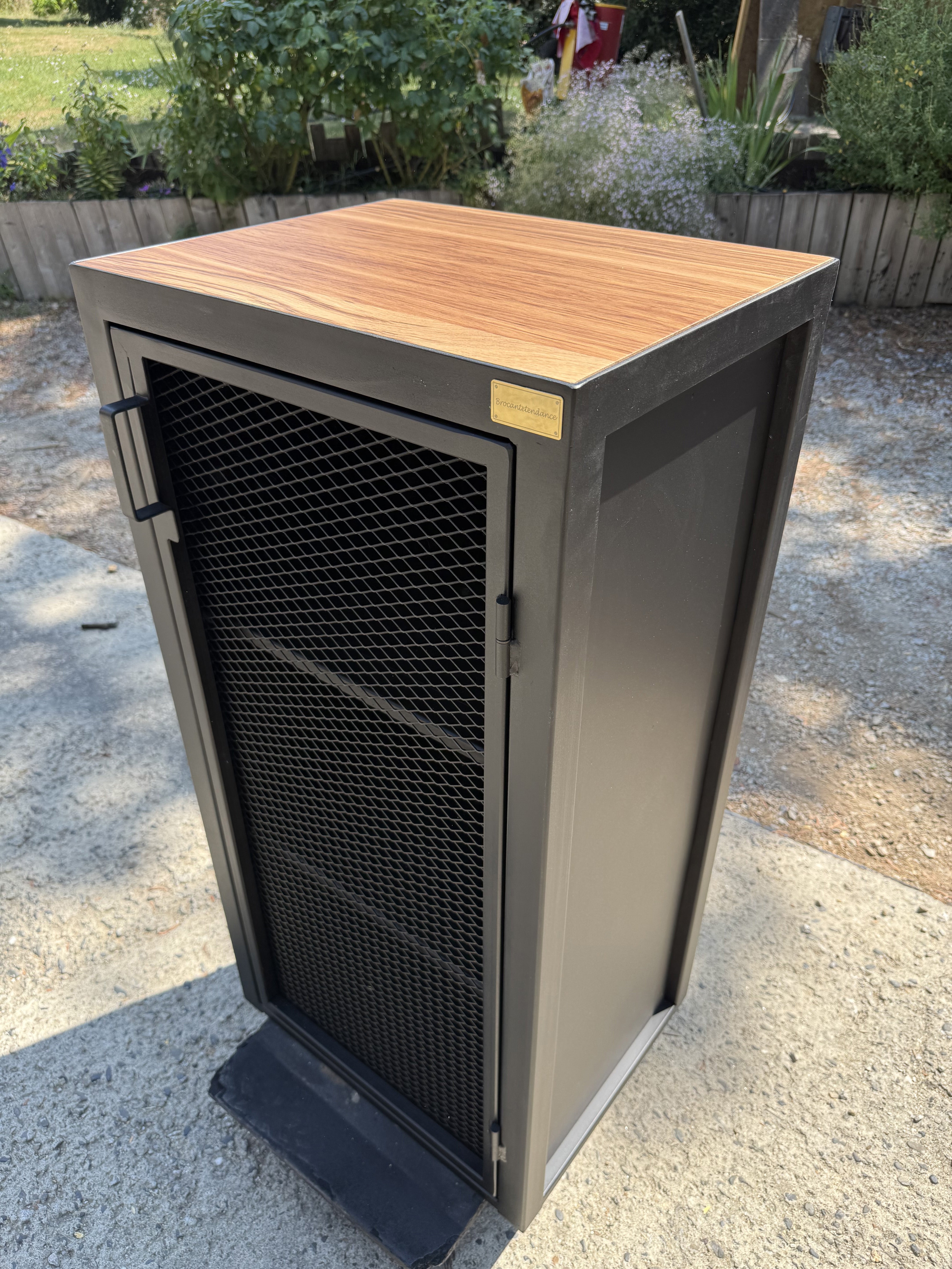 Petit buffet industriel PRIX de base: 590€ réf 3044
