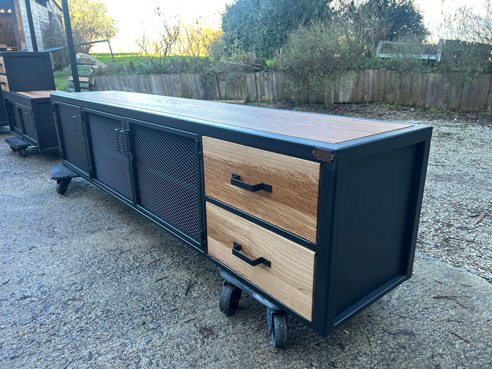 Meuble Tv industriel métal et chêne brun