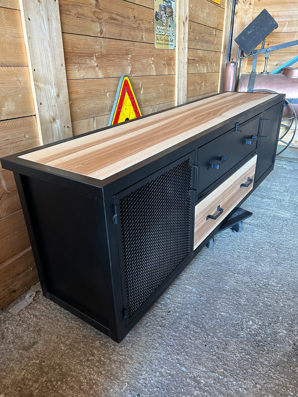 Meuble TV à clapet Réf 4092 Prix de base : 1250€
