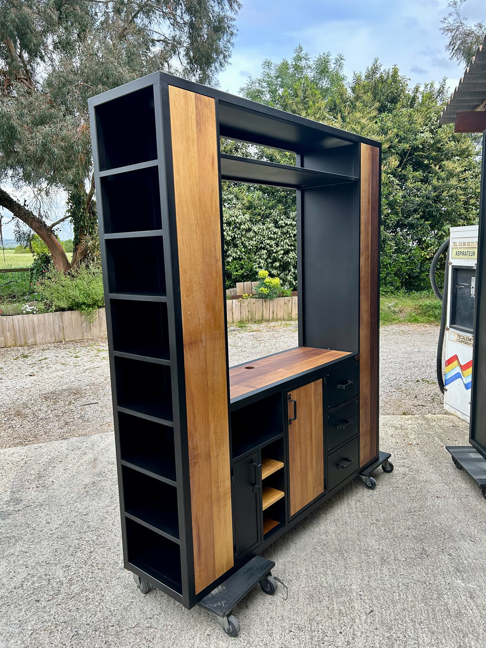 Meuble Tv ou living industriel Réf 4251 Prix de base : 2700€