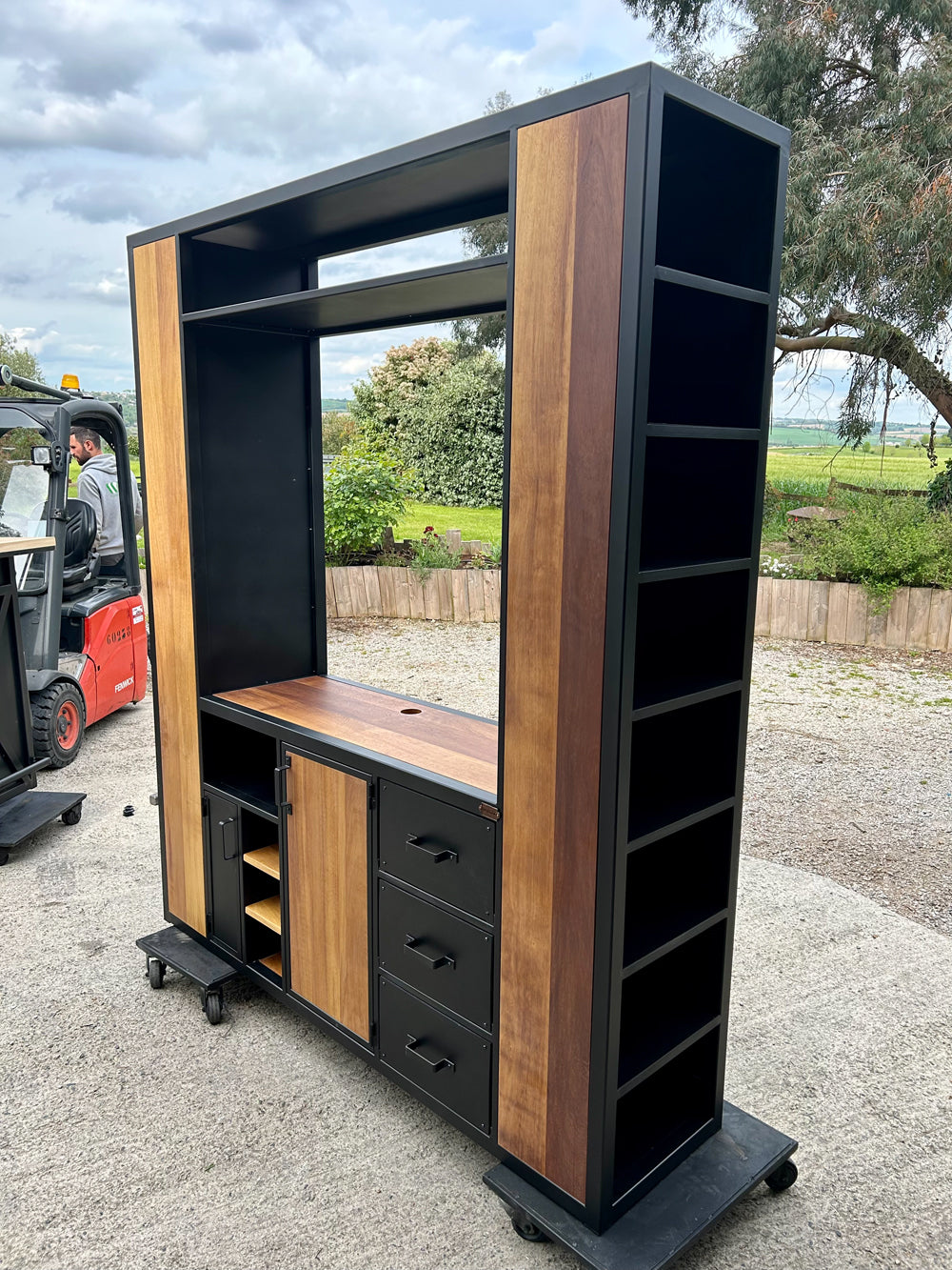 Meuble Tv ou living industriel Réf 4251 Prix de base : 2700€