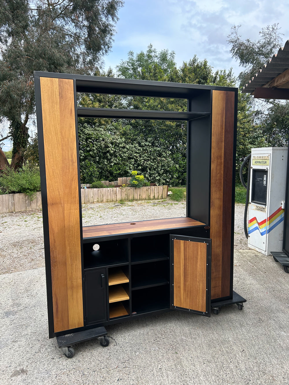 Meuble Tv ou living industriel Réf 4251 Prix de base : 2700€