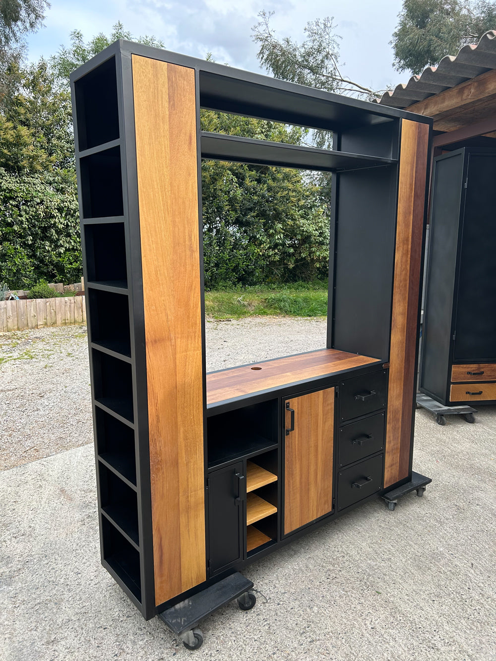 Meuble Tv ou living industriel Réf 4251 Prix de base : 2700€