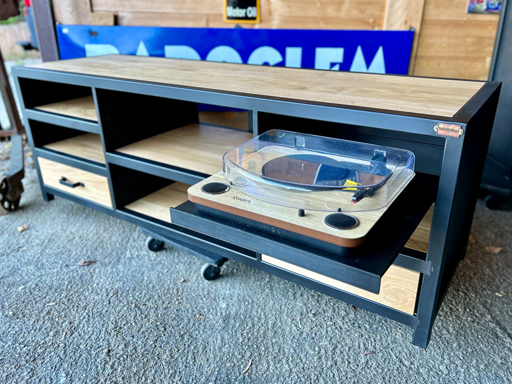 Meuble TV et platine vinyle industriel Réf 4134 Prix de base: 1690€