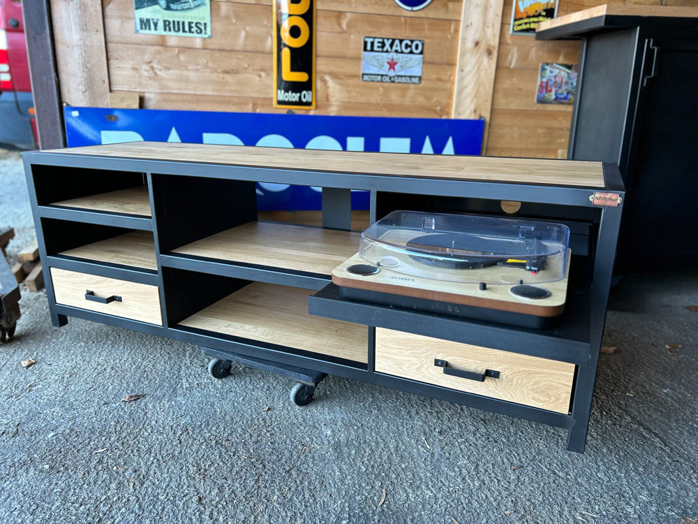 Meuble TV et platine vinyle industriel Réf 4134 Prix de base: 1690€