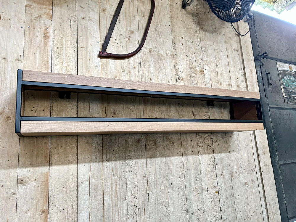 Meuble Tv suspendu métal et chêne Réf 4415 Prix de base : 840€