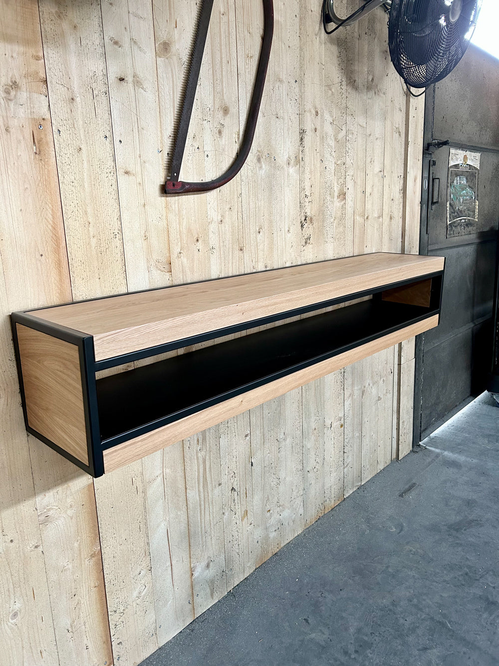 Meuble Tv suspendu métal et chêne Réf 4415 Prix de base : 840€