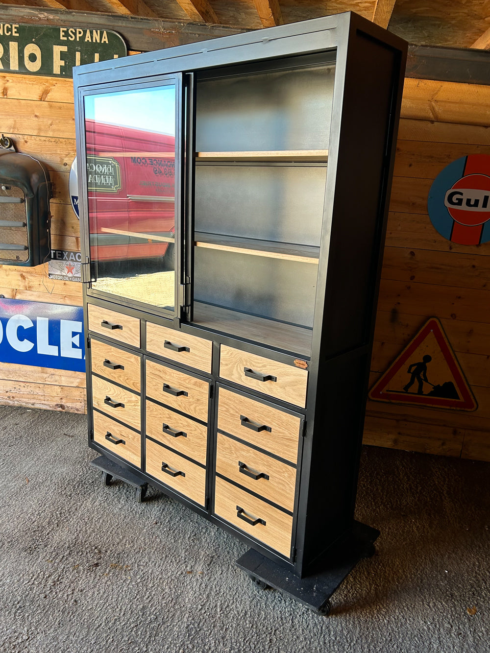 Bibliothèque industrielle vitrée portes coulissante Réf 4333 Prix de base : 2480€