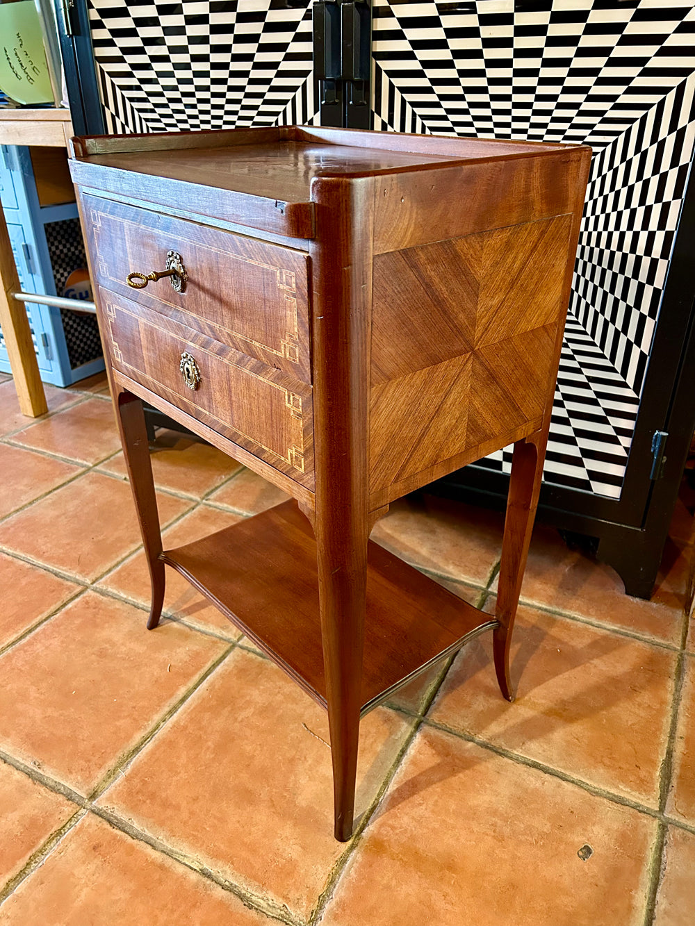 Meuble d'Appoint Style Louis XV Marqueterie Noyer