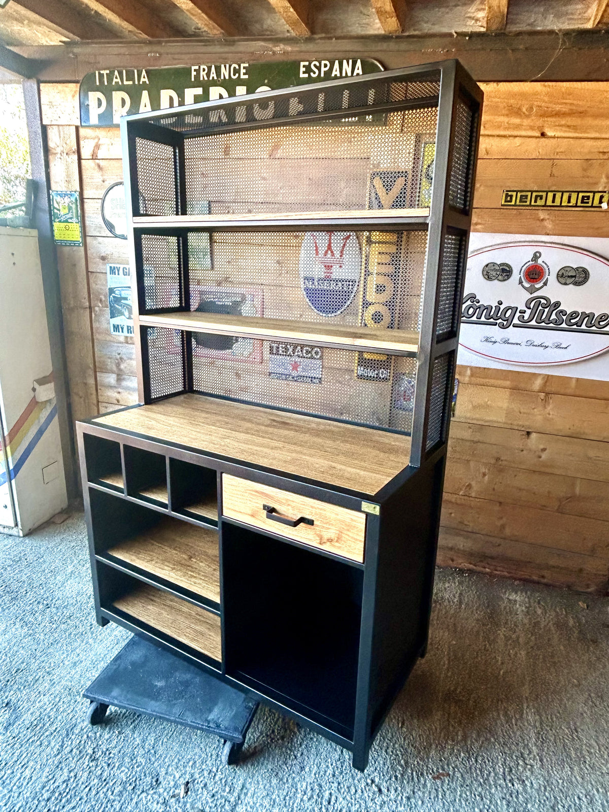 atelier de fabrication de meuble bois et metal