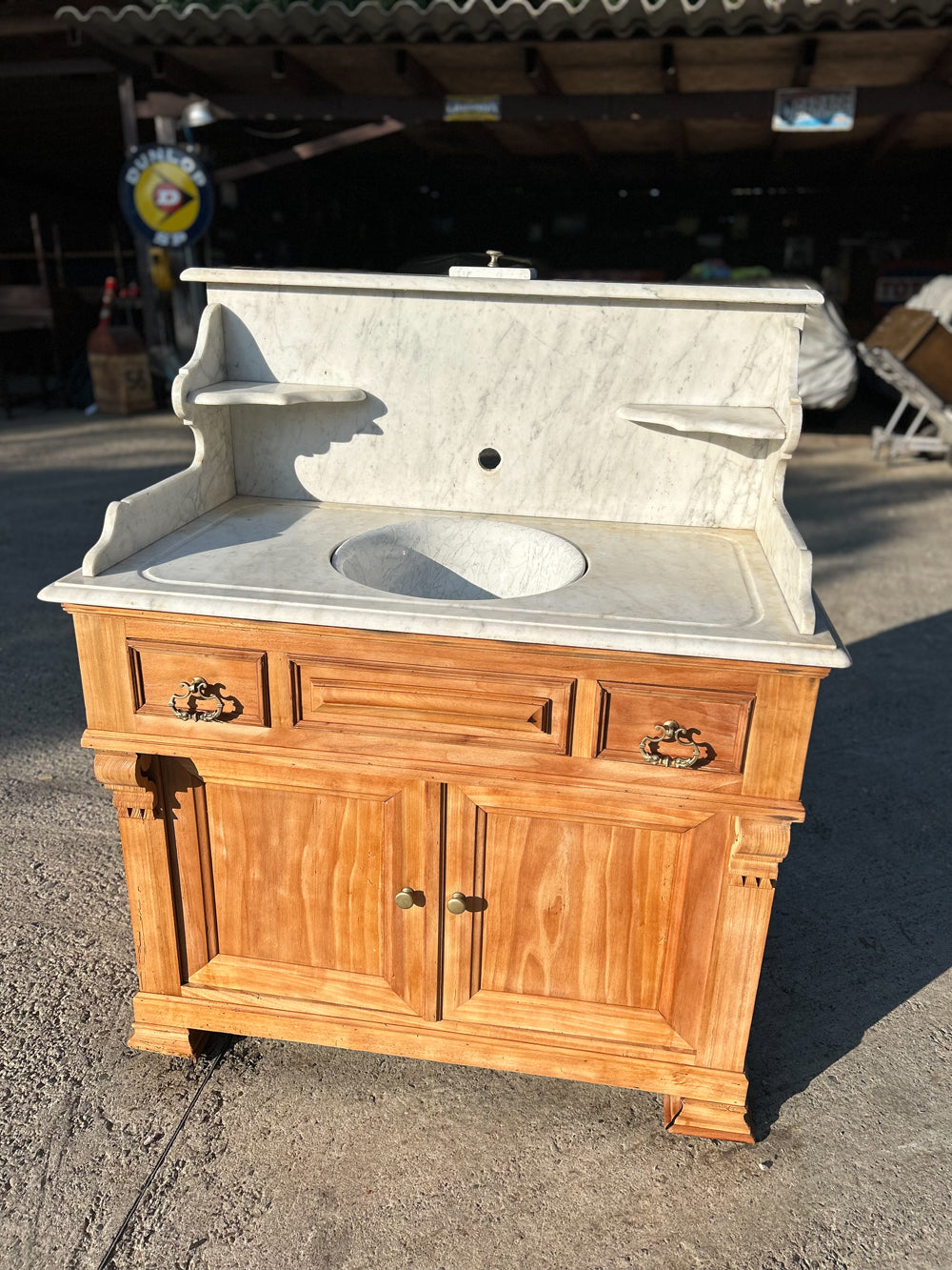 Meuble de toilette avec vasque à bascule 1900 réf 4501