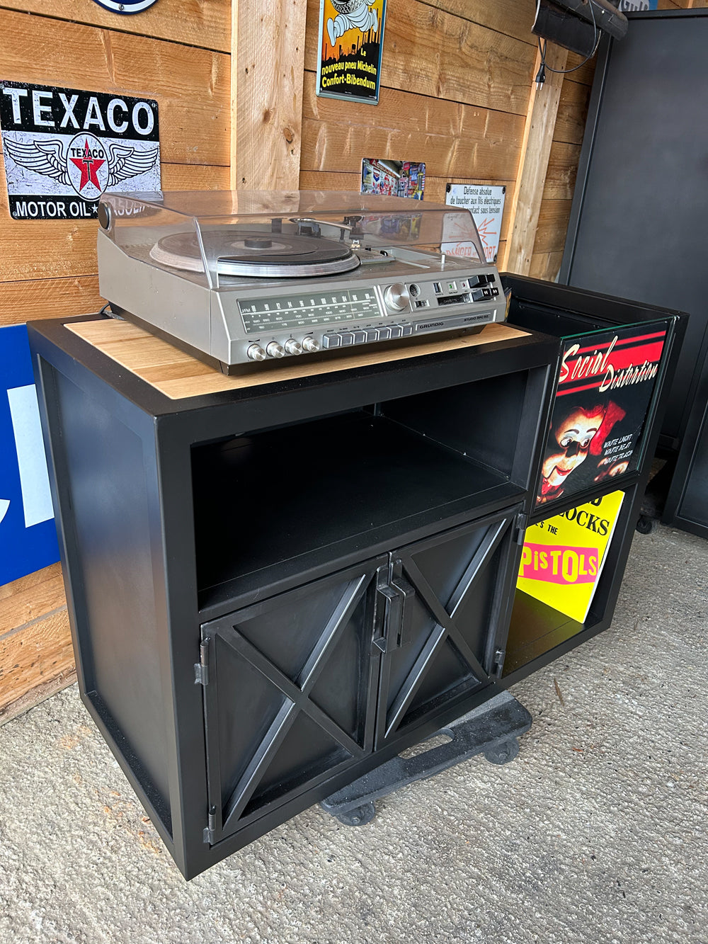 Meuble platine vinyle Réf 4126 Prix de base : 1050€