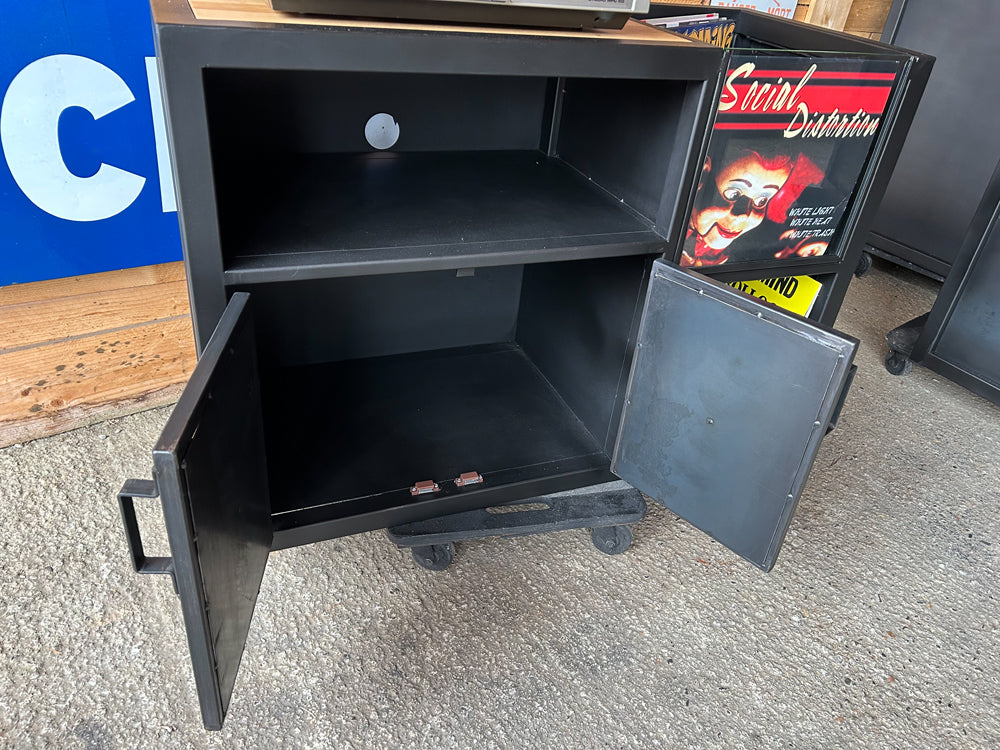 Meuble platine vinyle Réf 4126 Prix de base : 1050€