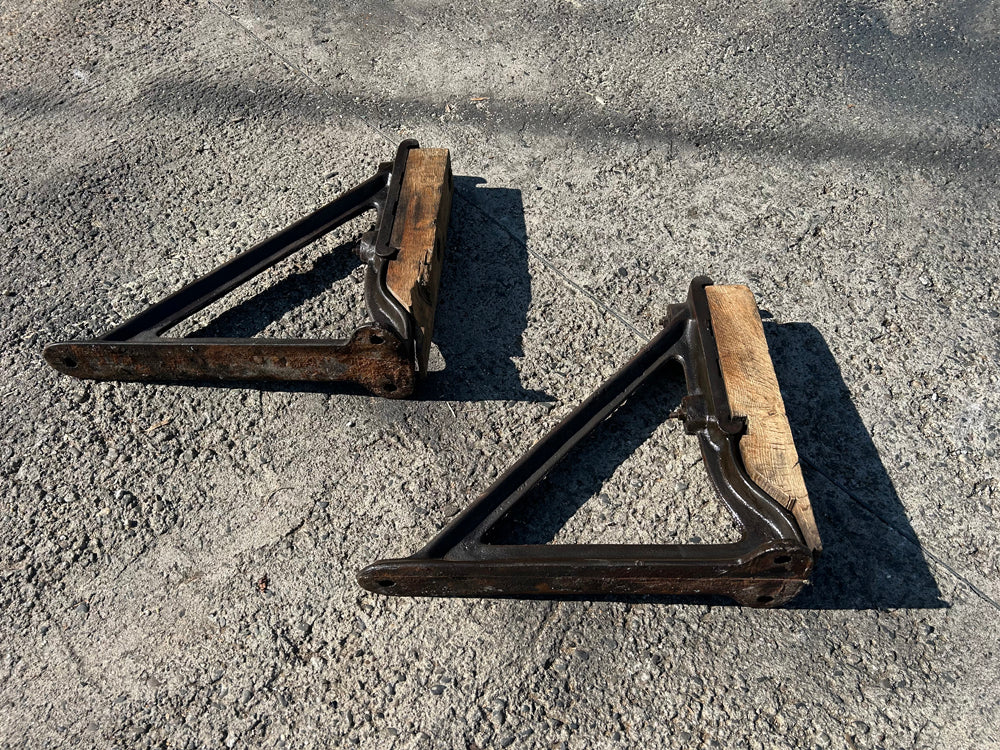 Paire d'équerre/Corbeau en Fonte 1900 Réf 4584