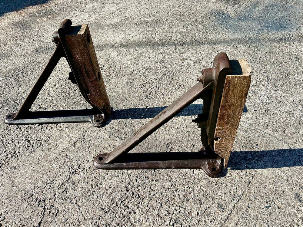 Paire d'équerre/Corbeau en Fonte 1900 Réf 4584