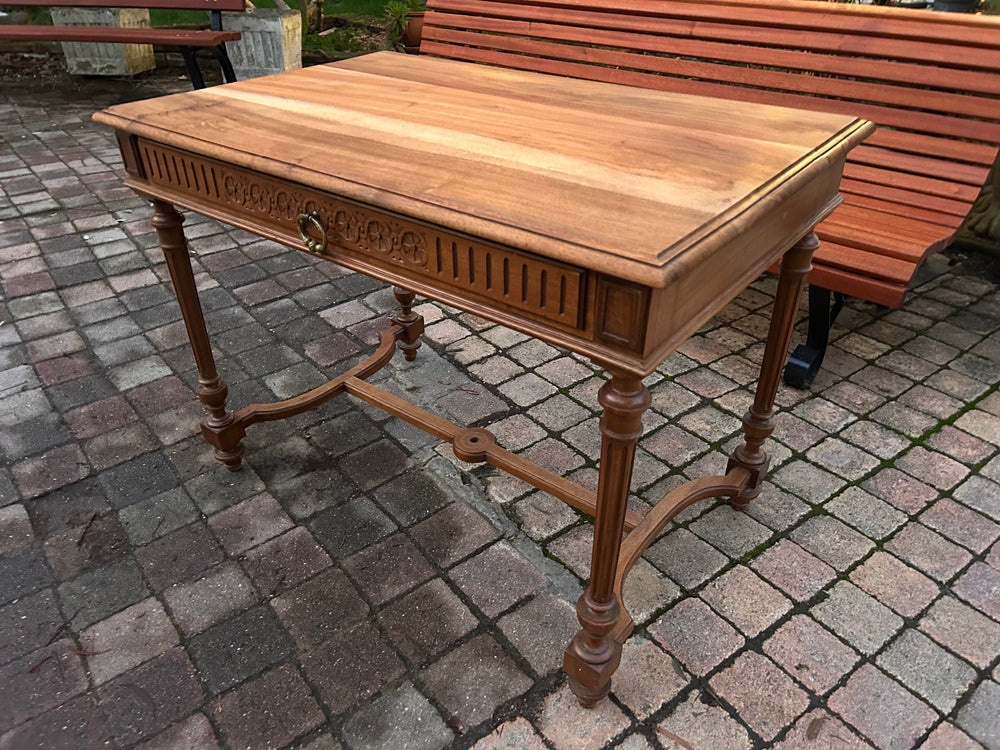 Petit bureau en Noyer massif 1900 - Réf 4620