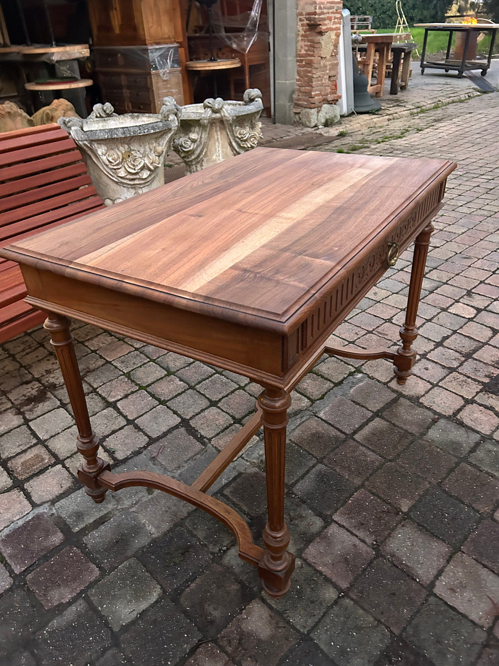 Petit bureau en Noyer massif 1900 - Réf 4620