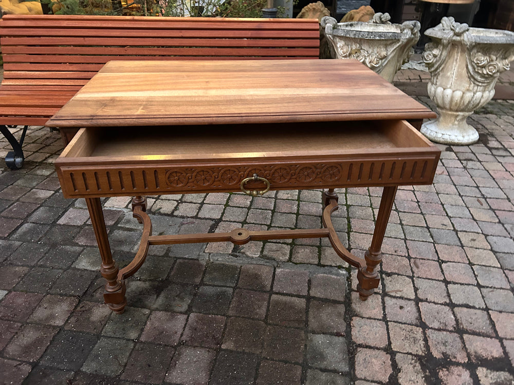 Petit bureau en Noyer massif 1900 - Réf 4620