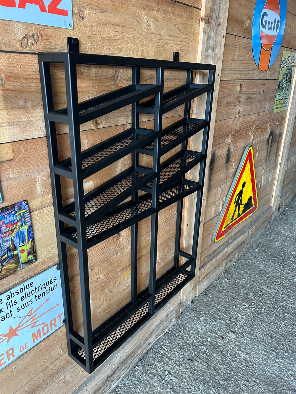 Présentoir à bouteille design industriel Réf 4457 Prix de base : 500€