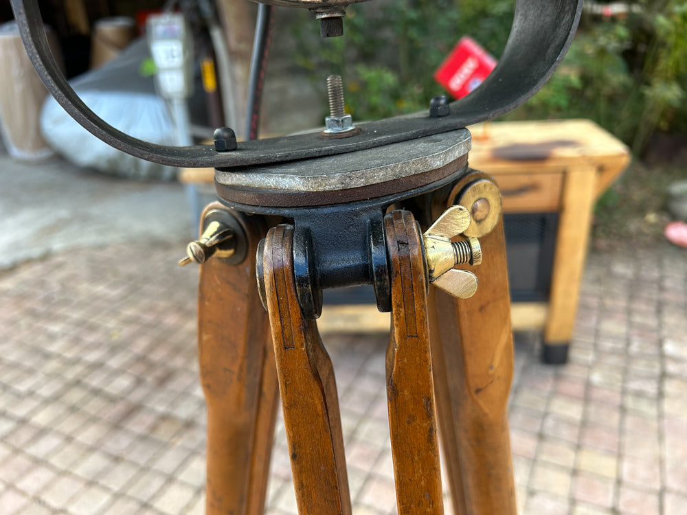 Projecteur avec trépied 1920 Réf 4099