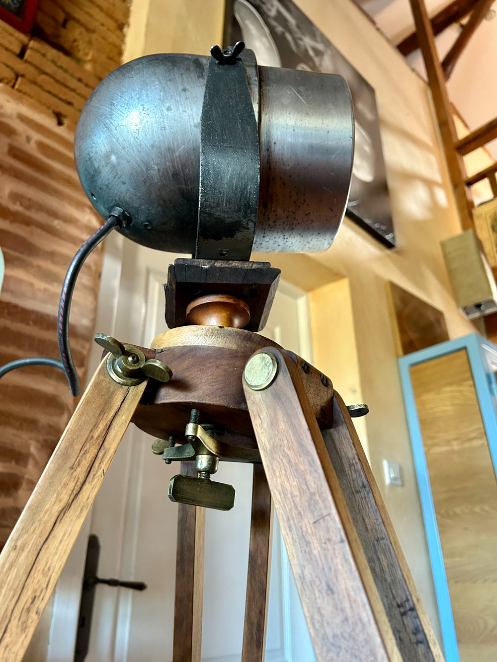 Projecteur avec trepied 1900 Réf 4112