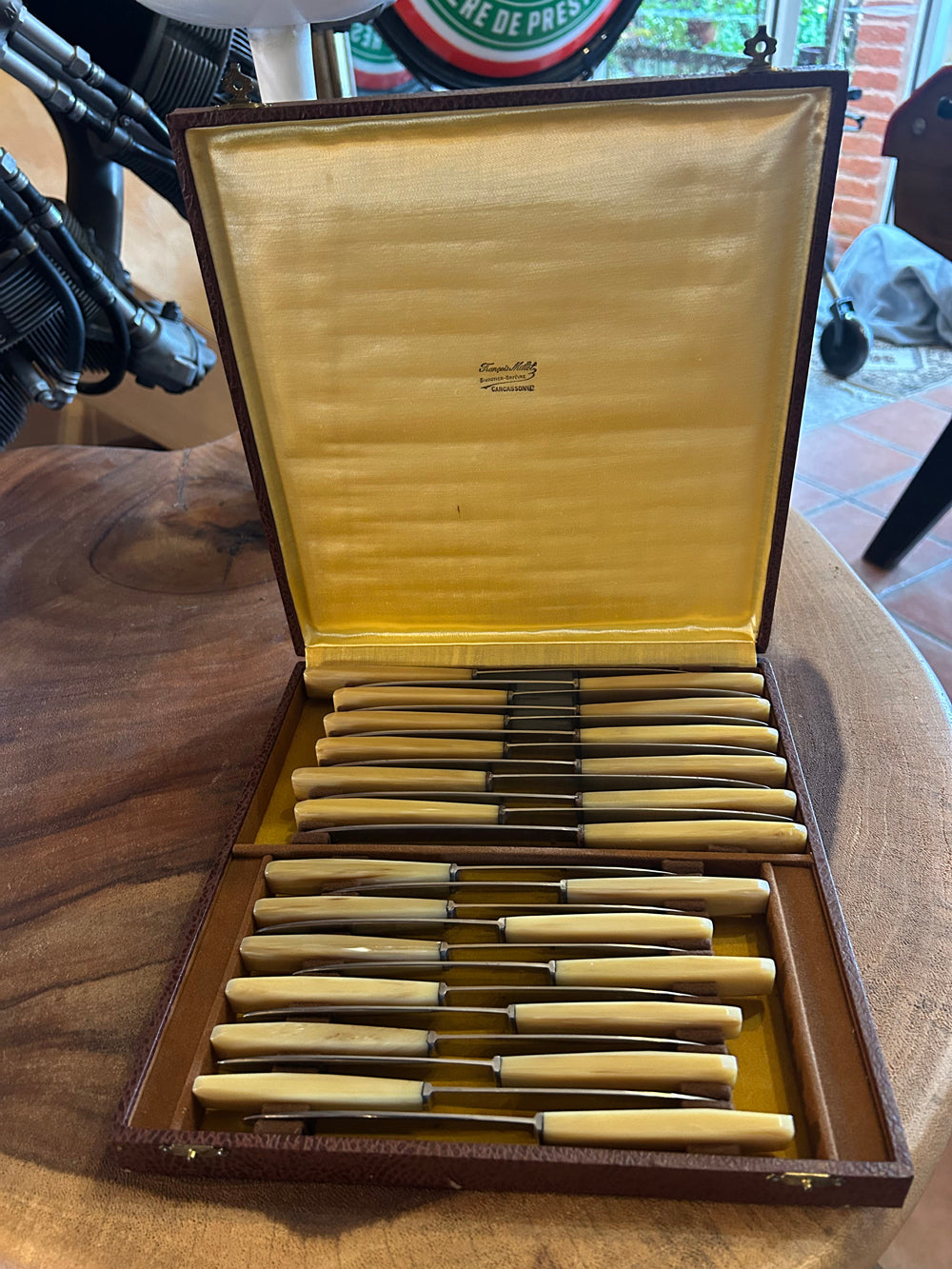 Service 24 couteaux manche Corne 1950 - Réf 4581