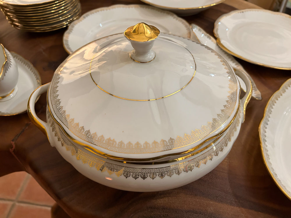 Service porcelaine doré de Chauvigny 56 pièces Réf 4160