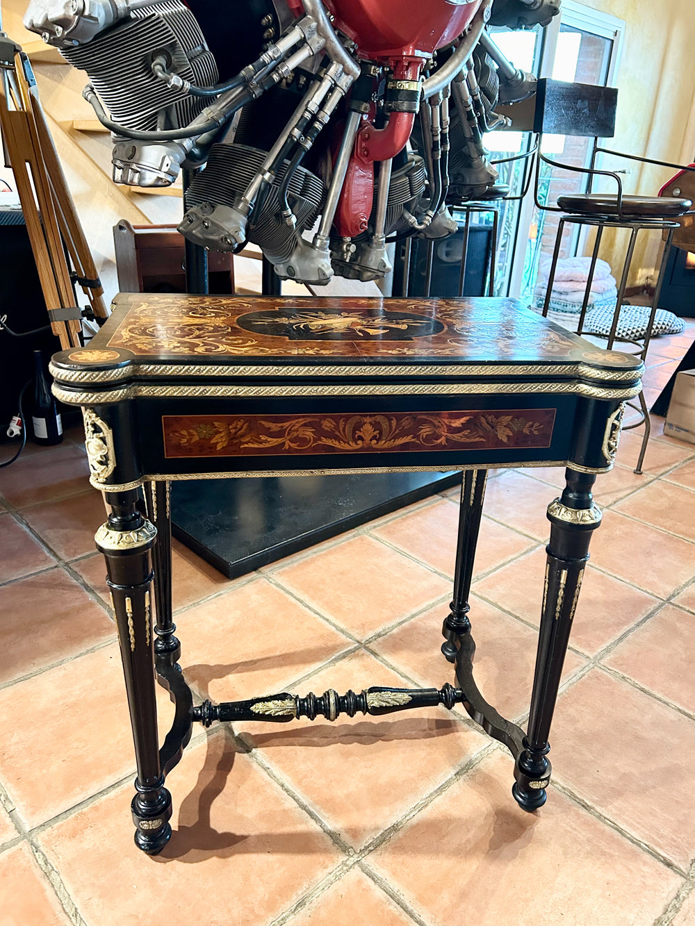 Table à Jeux Napoléon III Marqueterie Attributs Musique