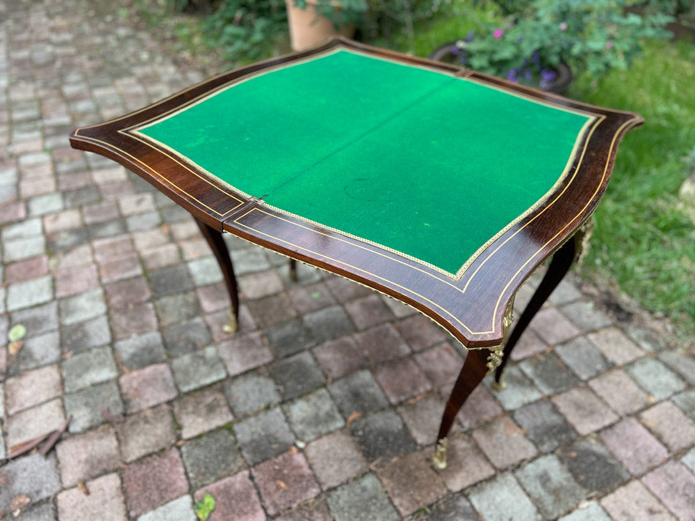 Piste de jeux sur la table à jeux Louis XV