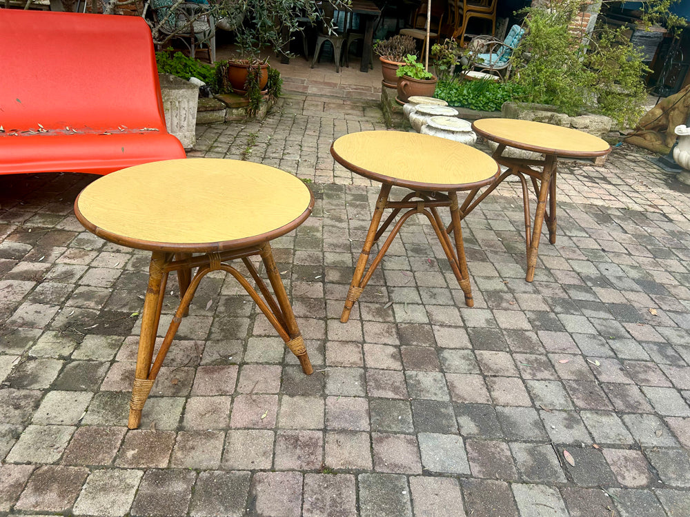 Tables d'appoint rotin et Formica 1960 réf 4441