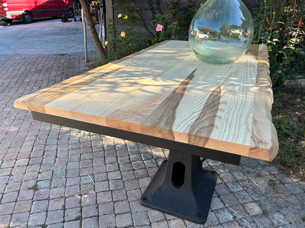 Table industriel piétement fonte réf 4109