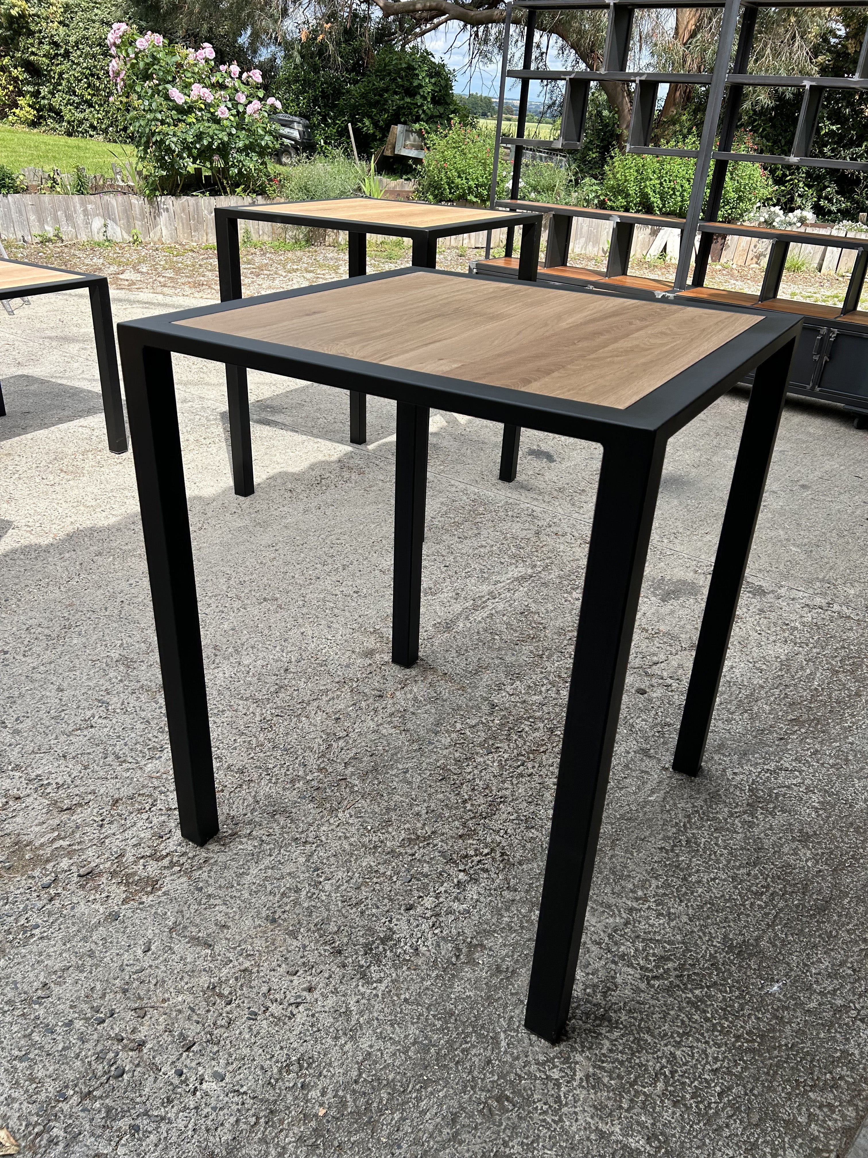 Table mange debout design industriel PRIX de base : 650€ réf 2294