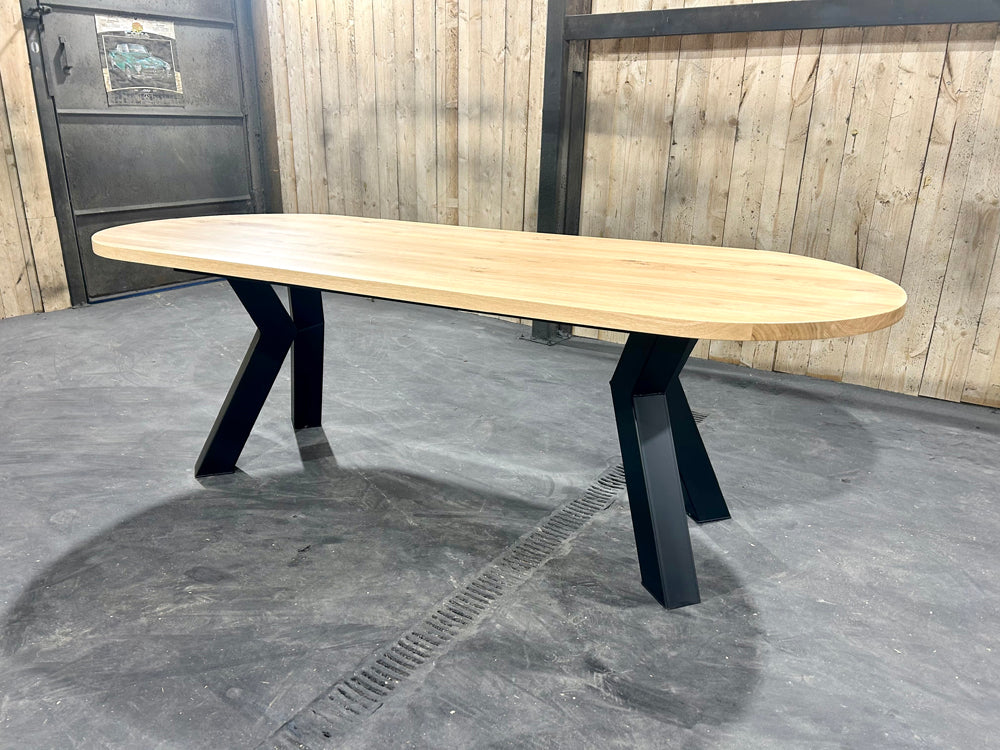 Table ovale design industriel Réf 4442 prix de base : 1550€