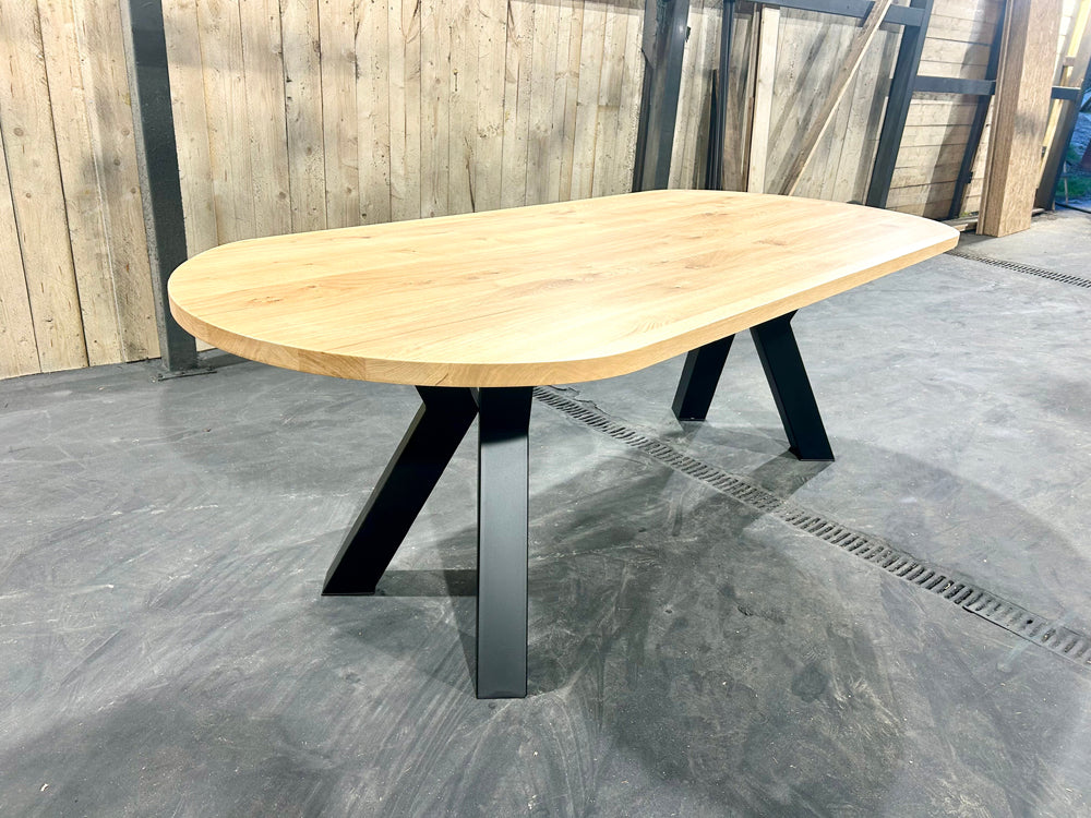Table ovale design industriel Réf 4442 prix de base : 1550€