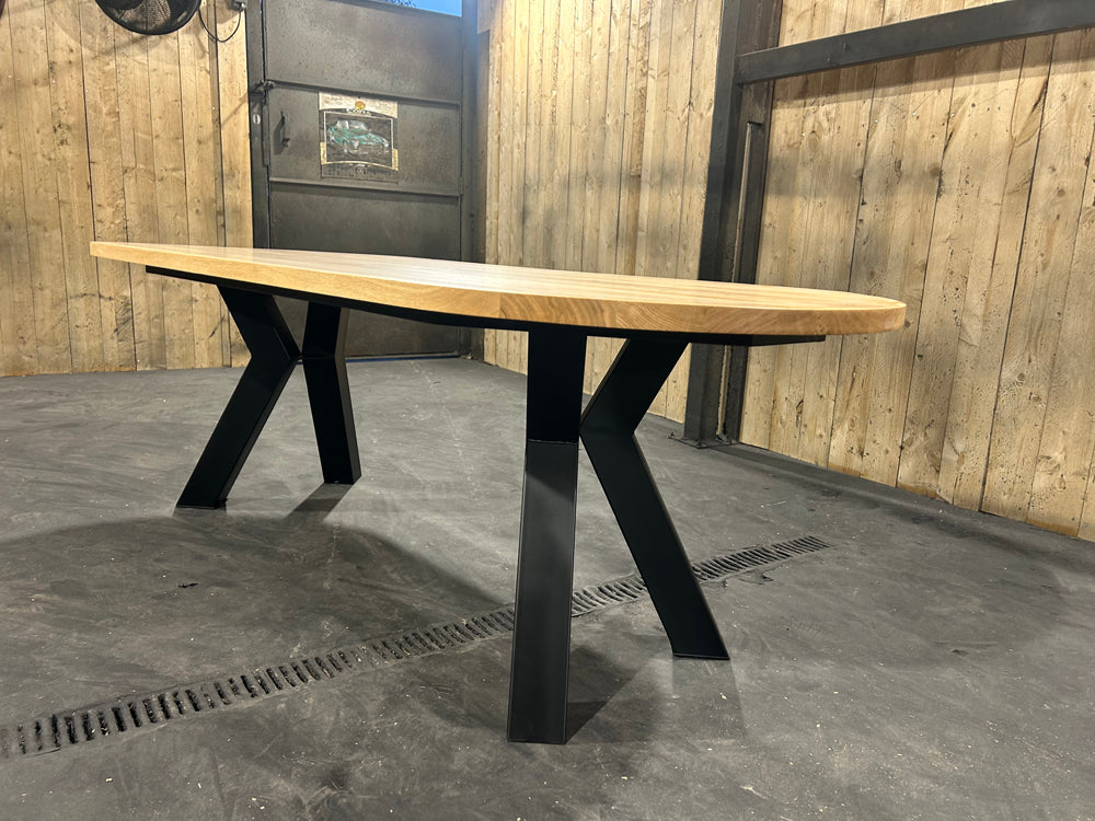 Table ovale design industriel Réf 4442 prix de base : 1550€