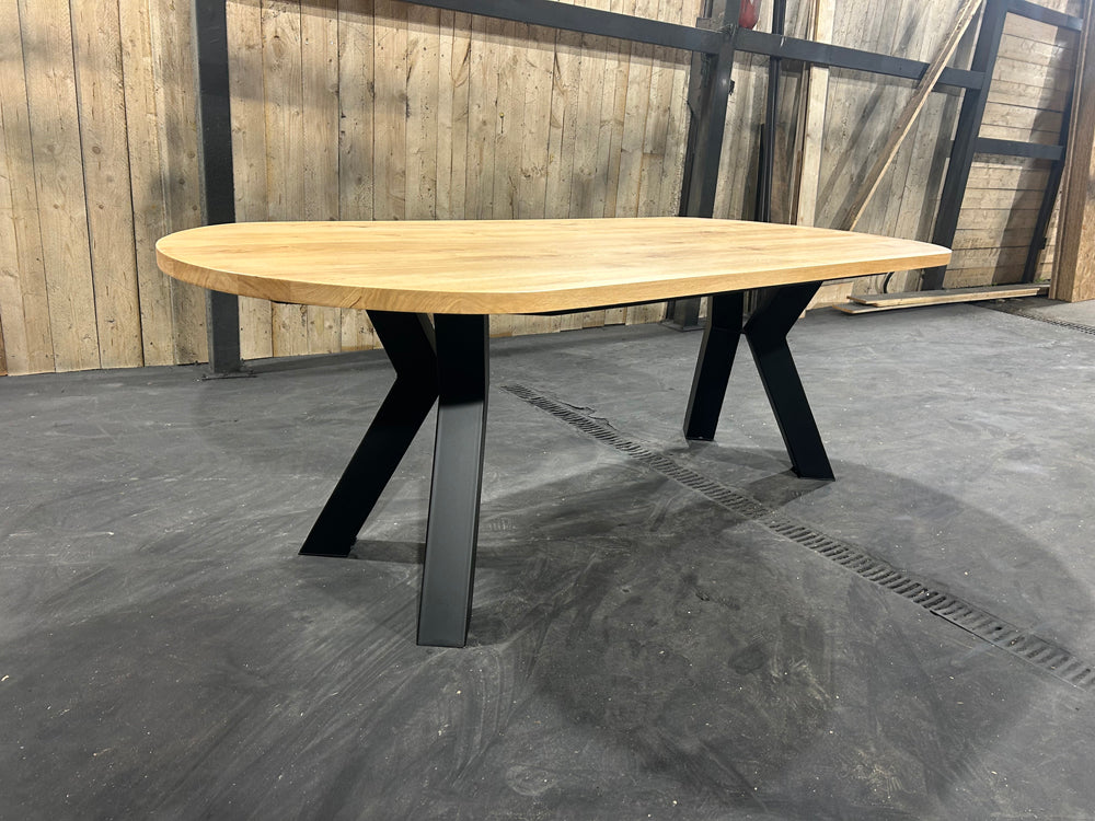 Table ovale design industriel Réf 4442 prix de base : 1550€