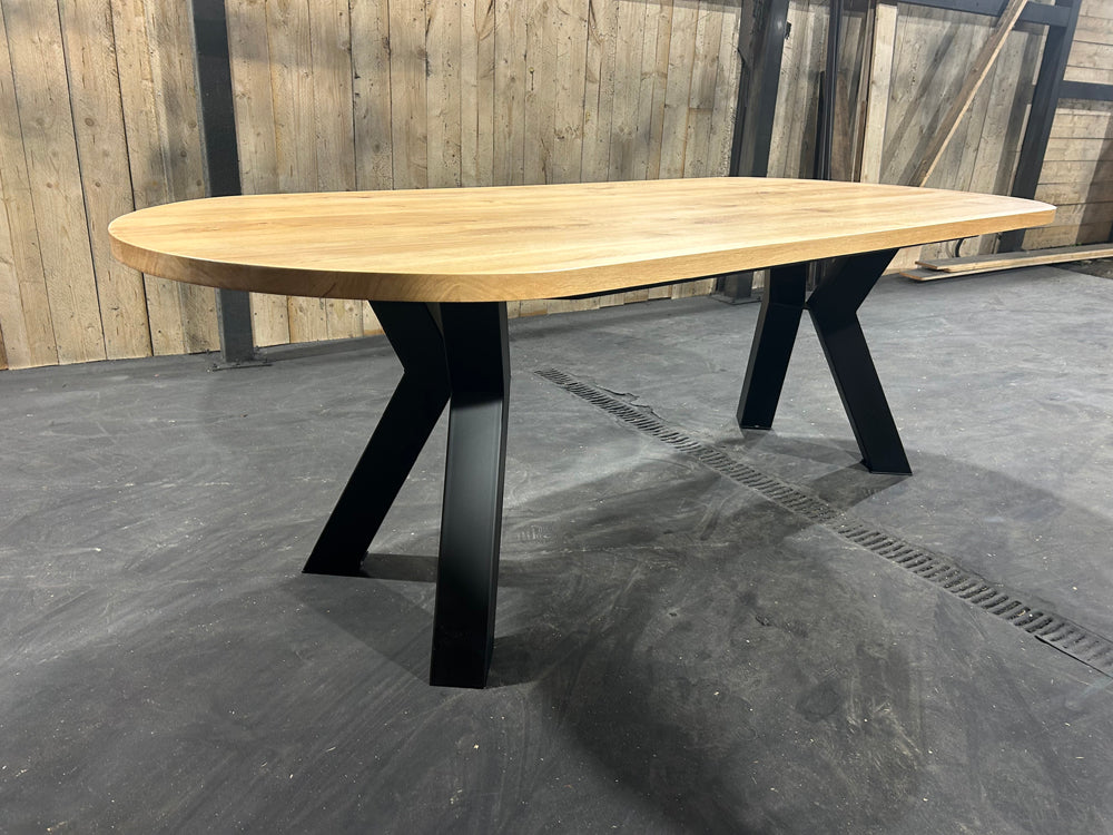 Table ovale design industriel Réf 4442 prix de base : 1550€