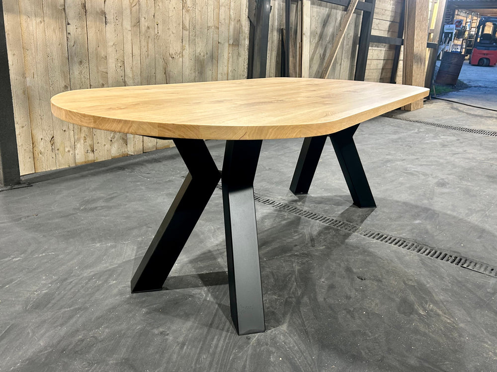Table ovale design industriel Réf 4442 prix de base : 1550€