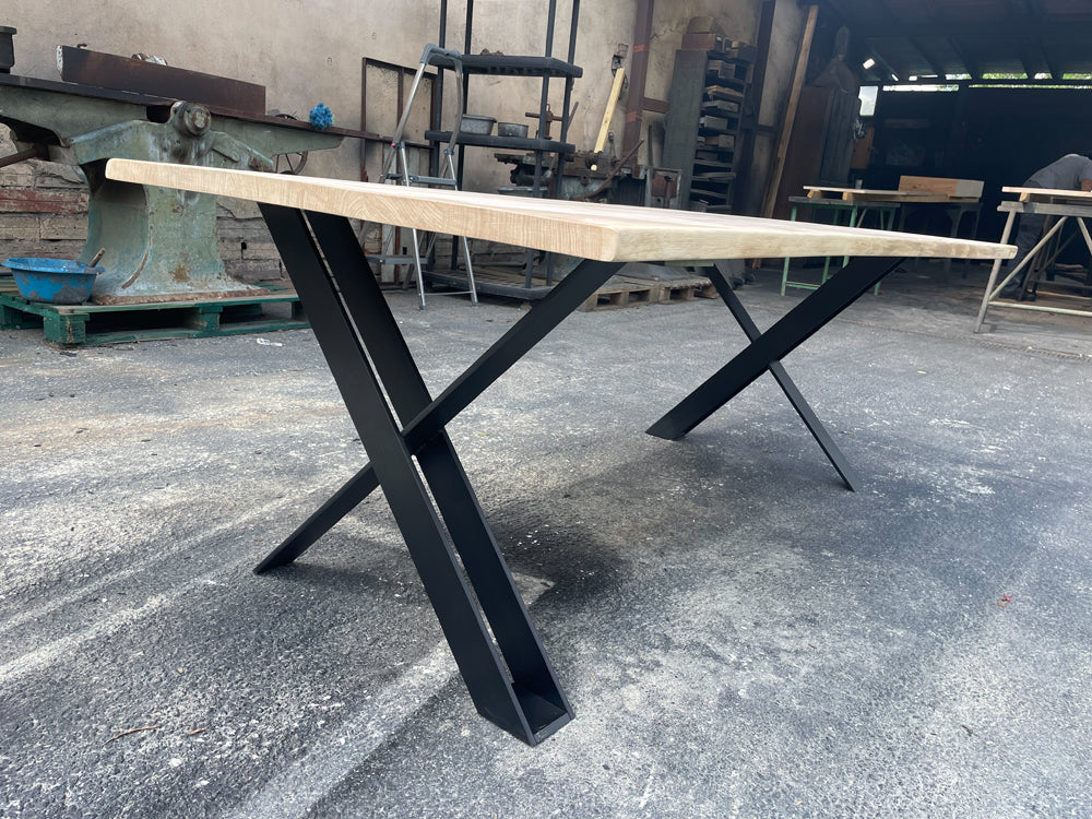 Table piétement Aero Réf 4054 Prix de base : 1490€