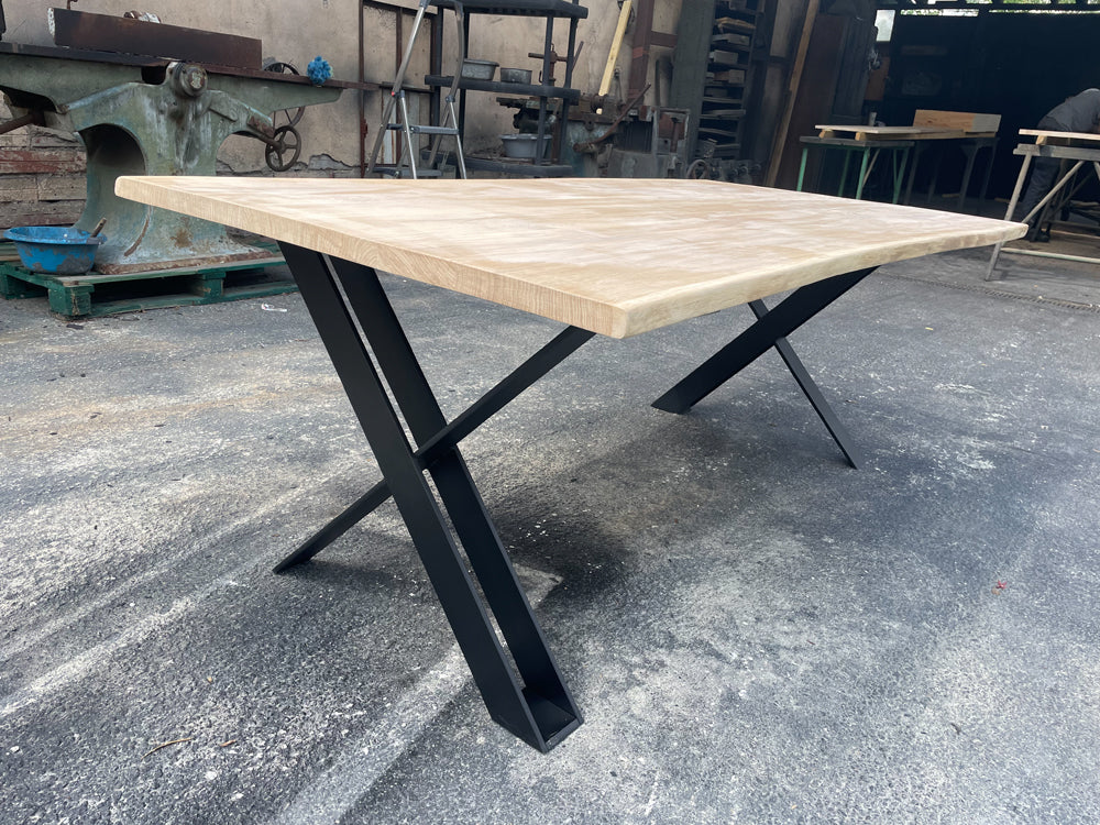 Table piétement Aero Réf 4054 Prix de base : 1490€