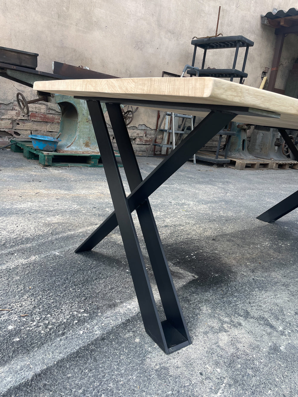 Table piétement Aero Réf 4054 Prix de base : 1490€