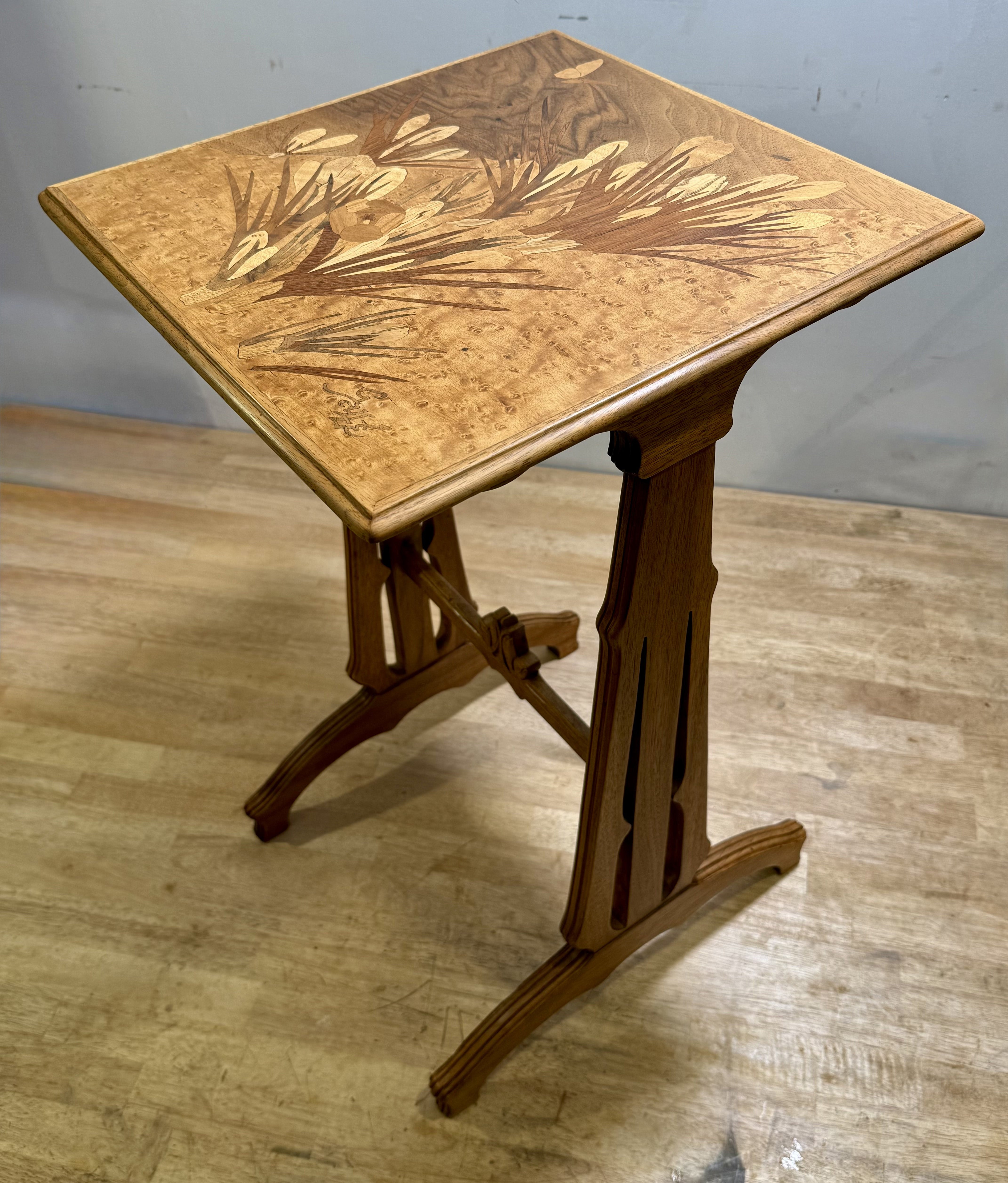 Meuble restauré dans notre atelier selon les règles déontologiques de la profession, garantissant l'authenticité et la pérennité de cette pièce d'exception.