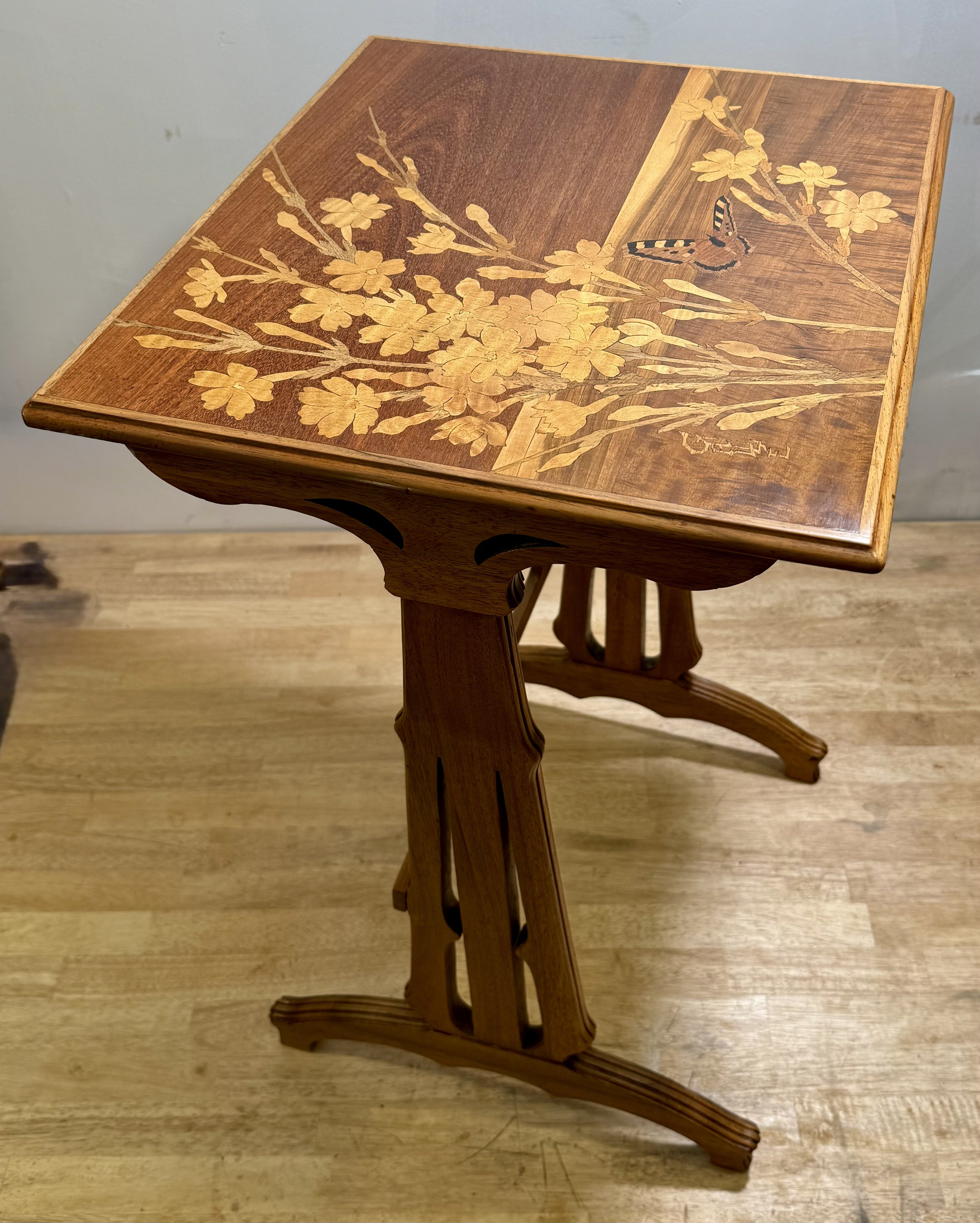 Réunion de deux tables Ateliers Gallé datant des années 30 - RF 4732