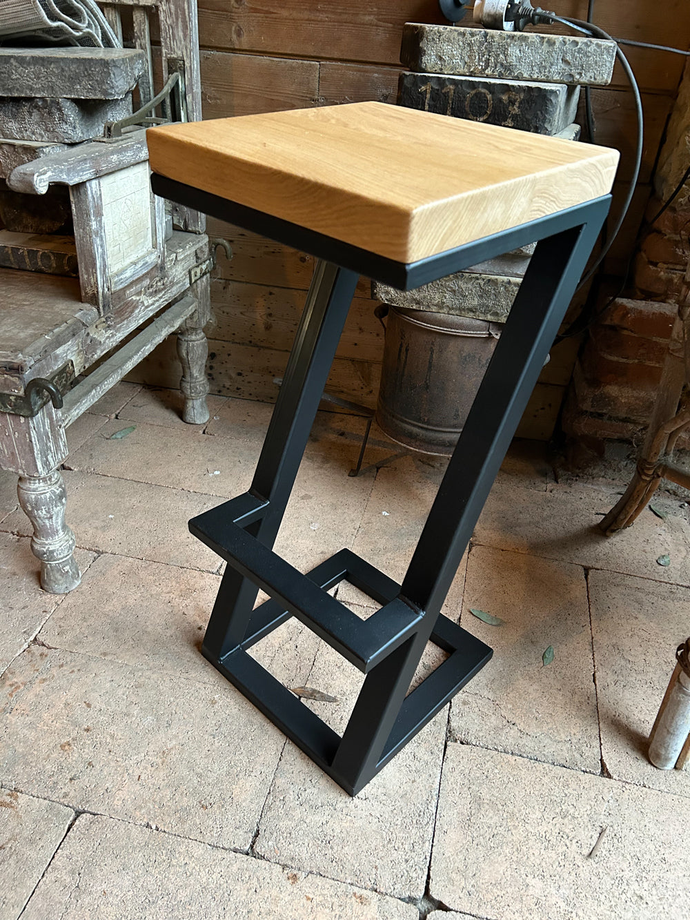 Tabouret Bistro industriel Réf 4231 Prix de base : 130€