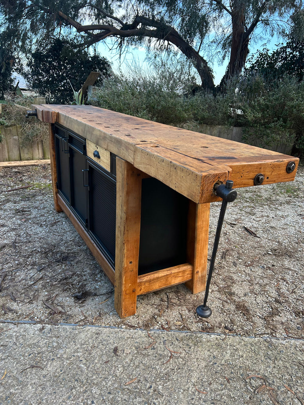 Etabli ancien modifié 3 portes et 1 tiroir