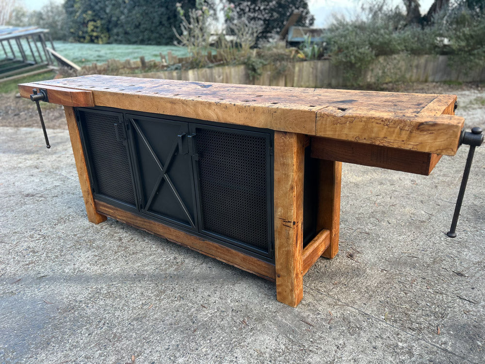 Etabli ancien modifié en buffet N°1